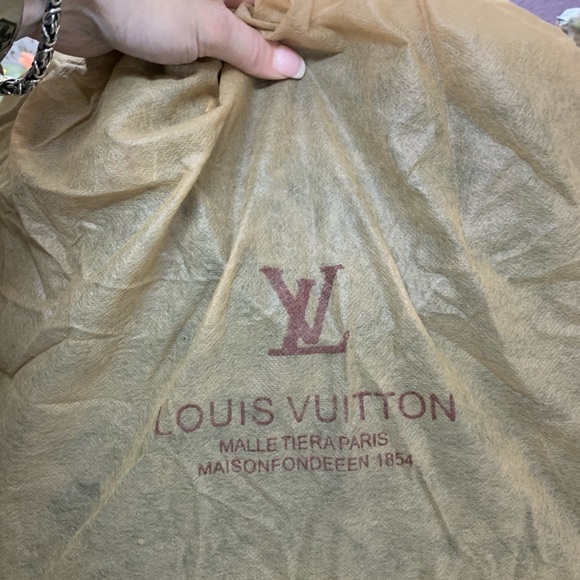 Louis Vuitton Handbag - Picture 13 of 13